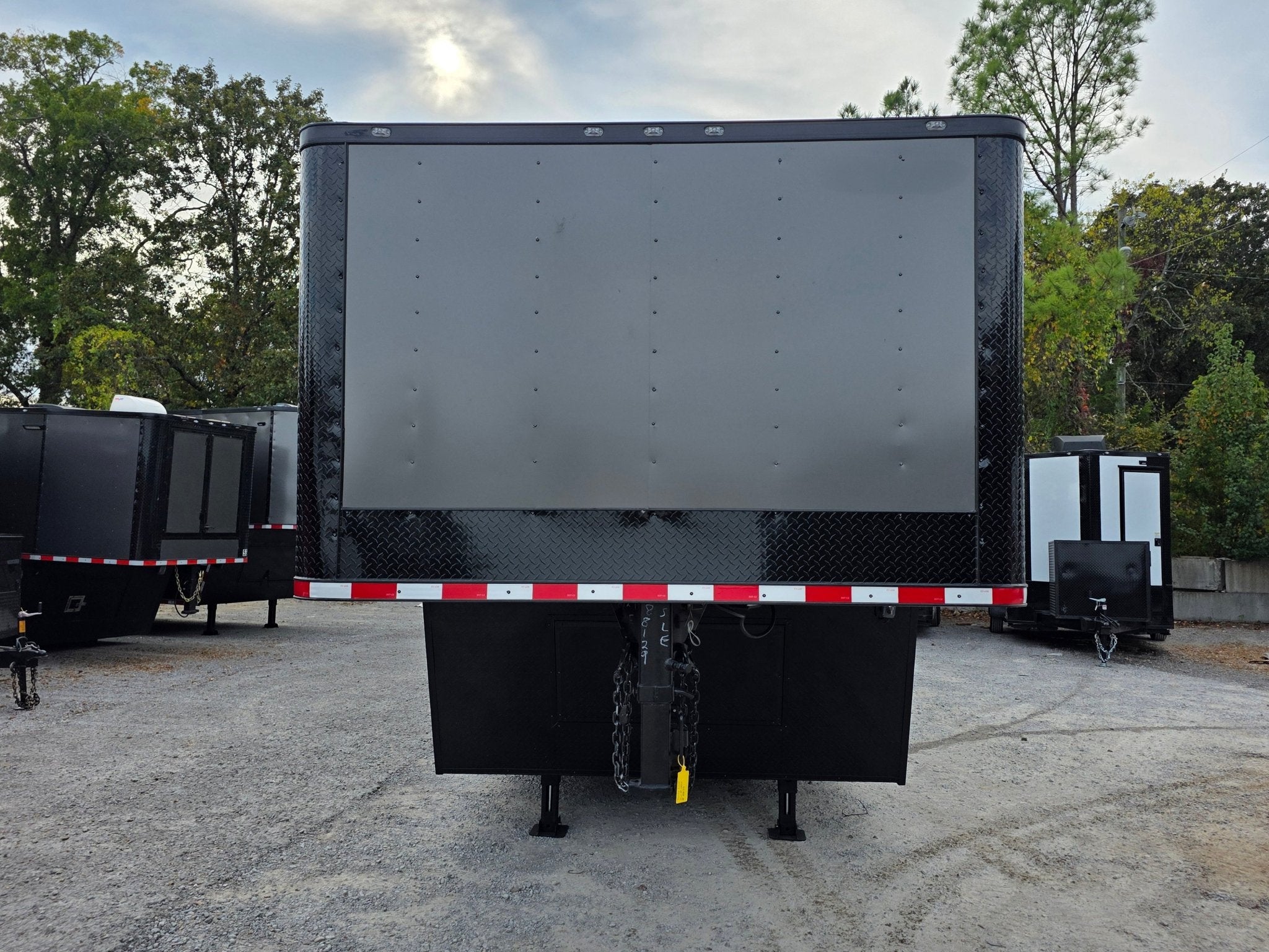 8.5′ x 32′ Gooseneck Hybrid Enclosed Trailer - Image 2