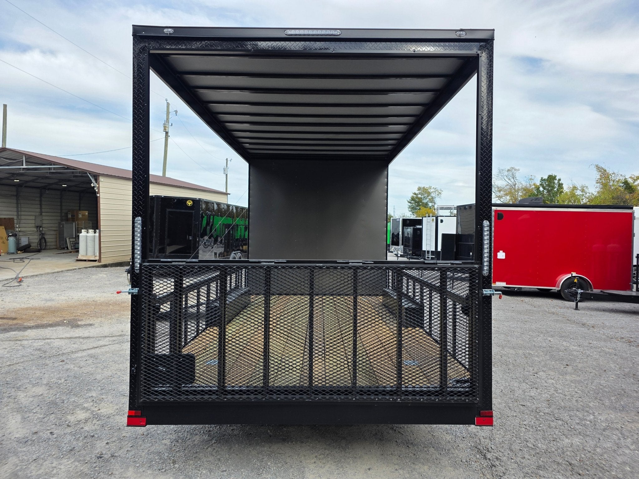 8.5′ x 32′ Gooseneck Hybrid Enclosed Trailer - Image 7