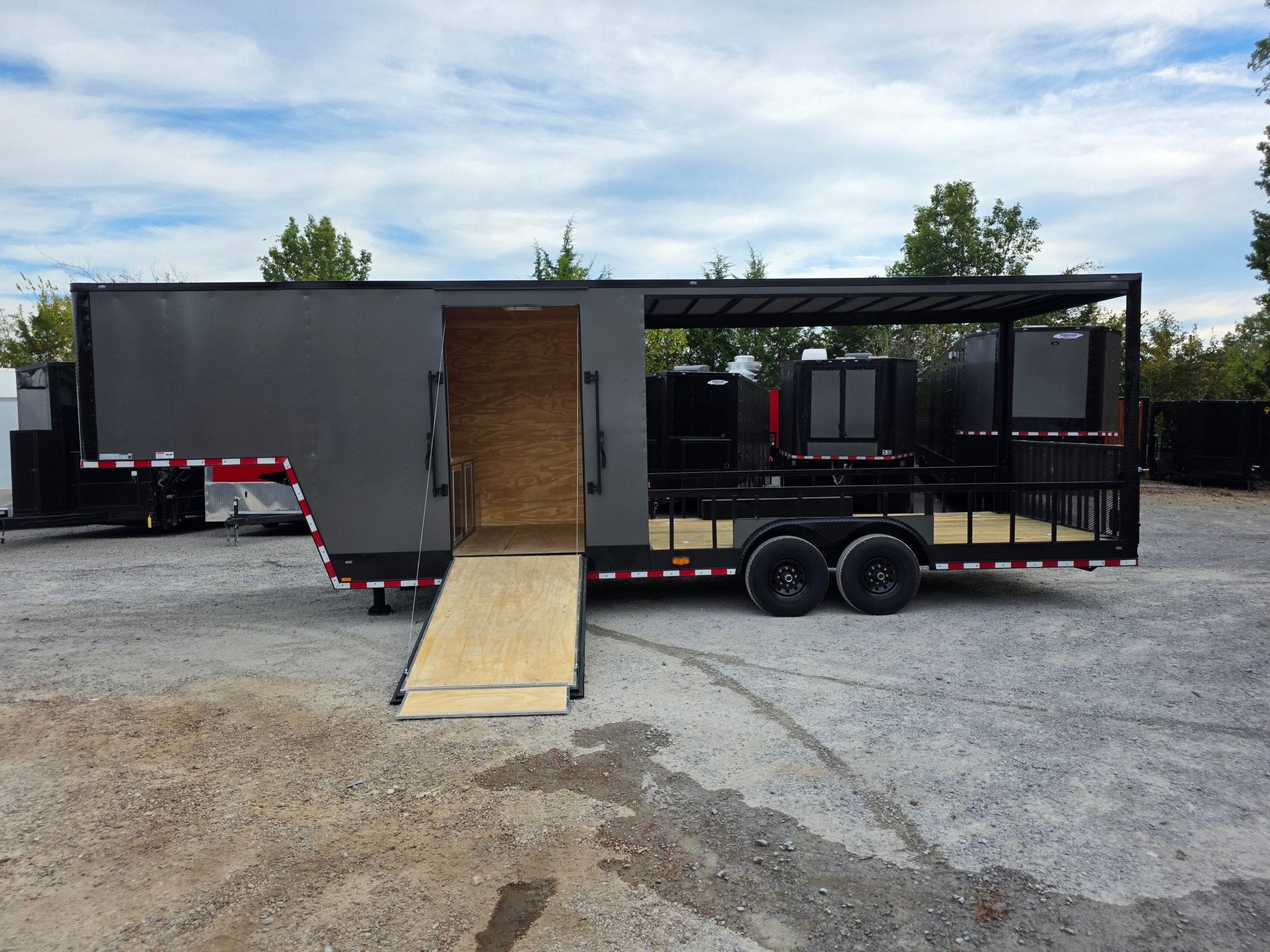 8.5′ x 32′ Gooseneck Hybrid Enclosed Trailer - Image 13