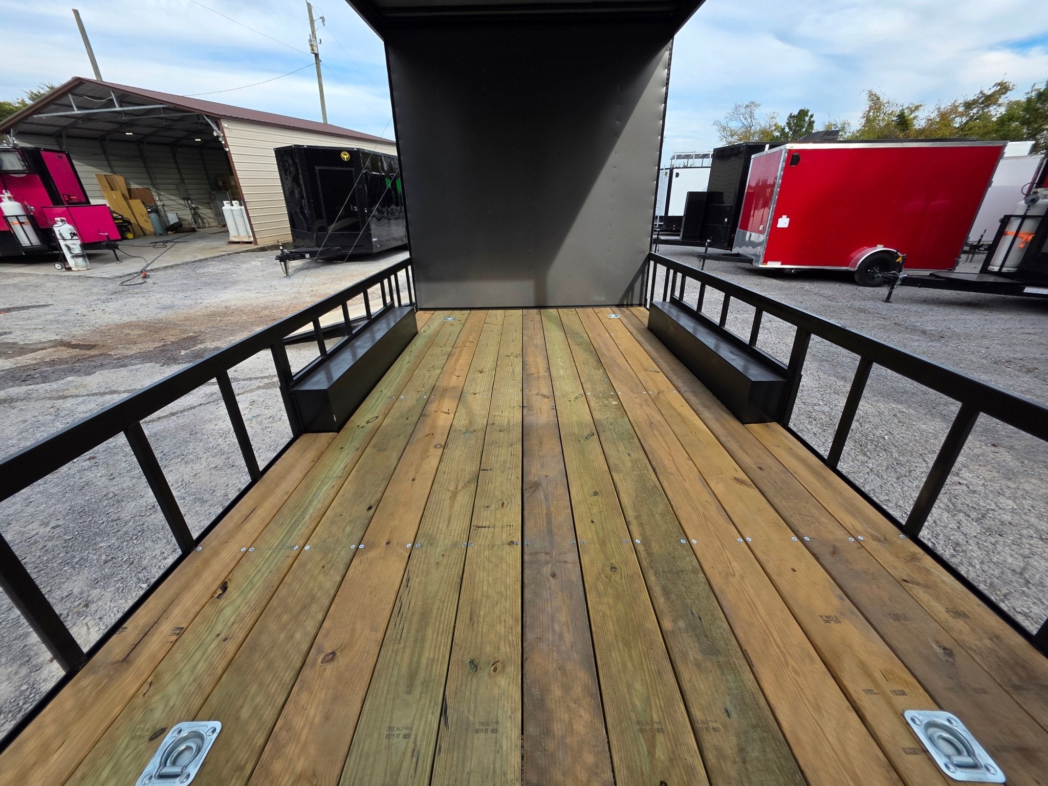 8.5′ x 32′ Gooseneck Hybrid Enclosed Trailer - Image 17