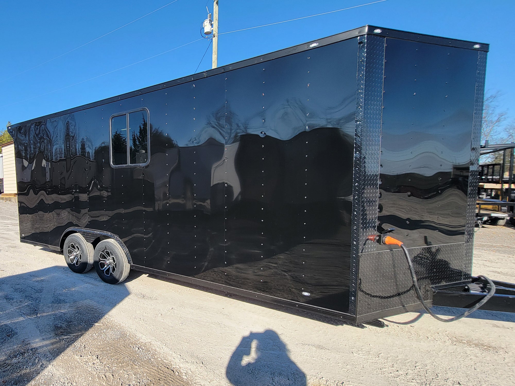 8.5′ X 20′ Black With Blackout Office and Command Center Enclosed Trailer - Image 8