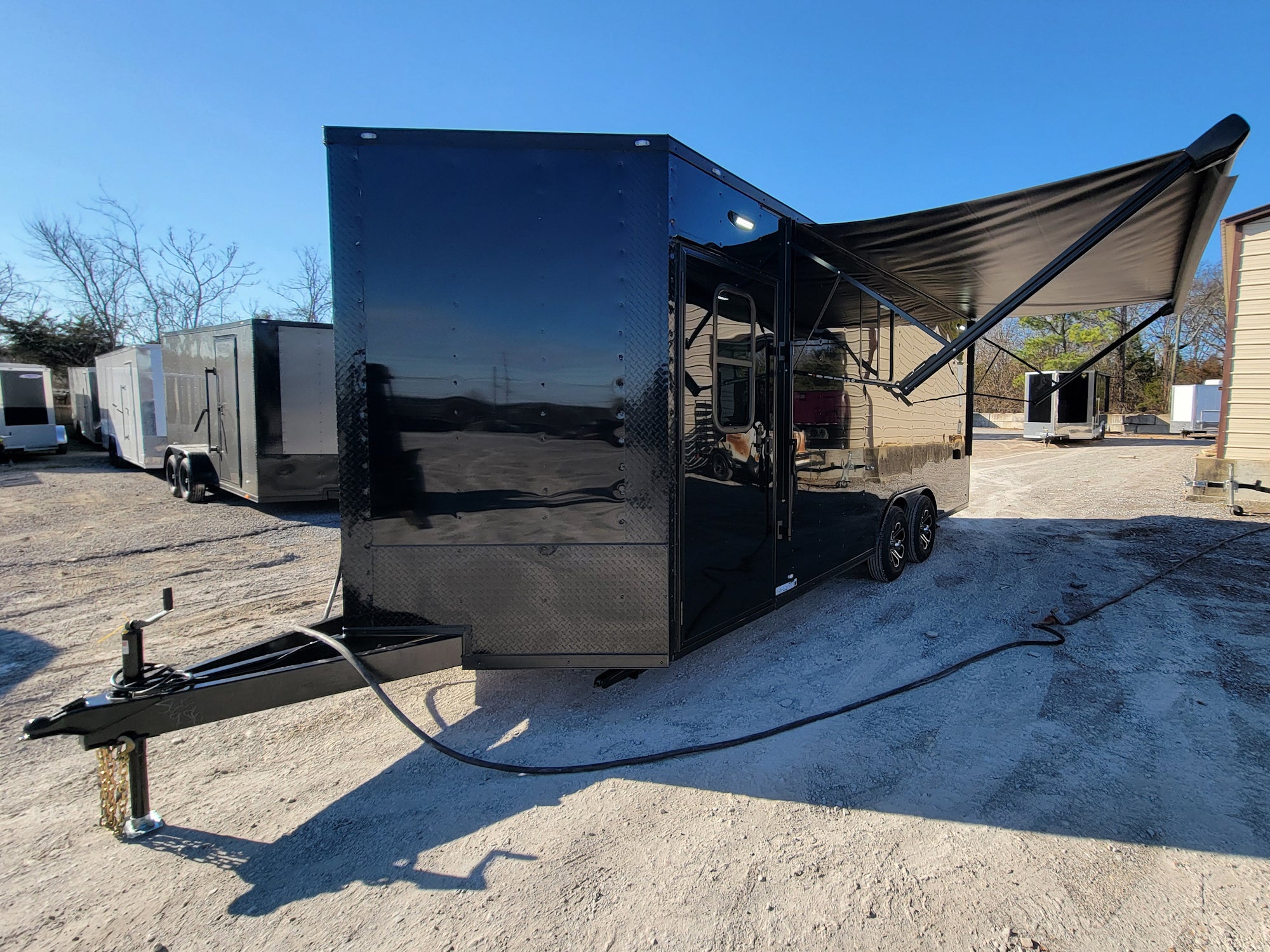 8.5′ X 20′ Black With Blackout Office and Command Center Enclosed Trailer - Image 12