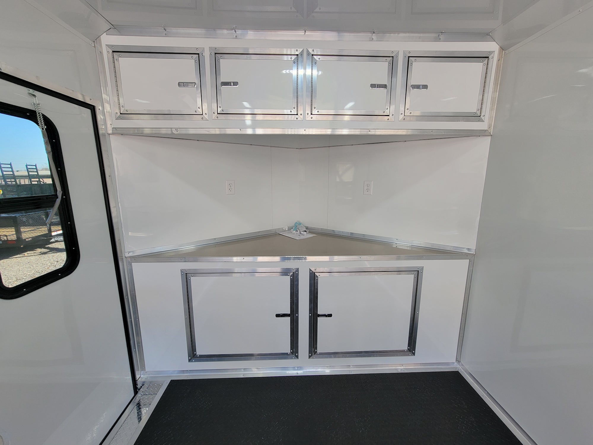 8.5′ X 20′ Black With Blackout Office and Command Center Enclosed Trailer - Image 21