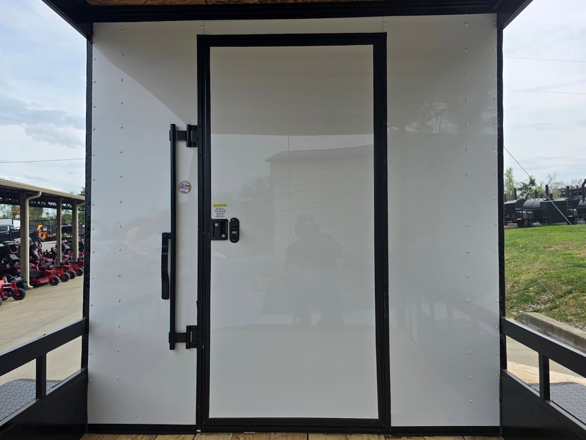 7′ x 14′ White V-Nose Hybrid Enclosed Trailer with 6′ Gate - Image 27