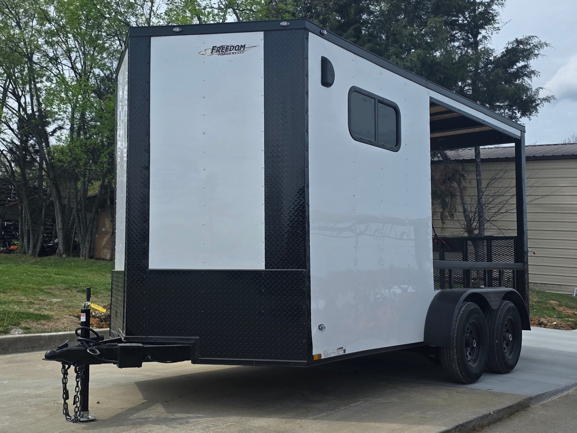 7′ x 14′ White V-Nose Hybrid Enclosed Trailer with 6′ Gate - Image 7
