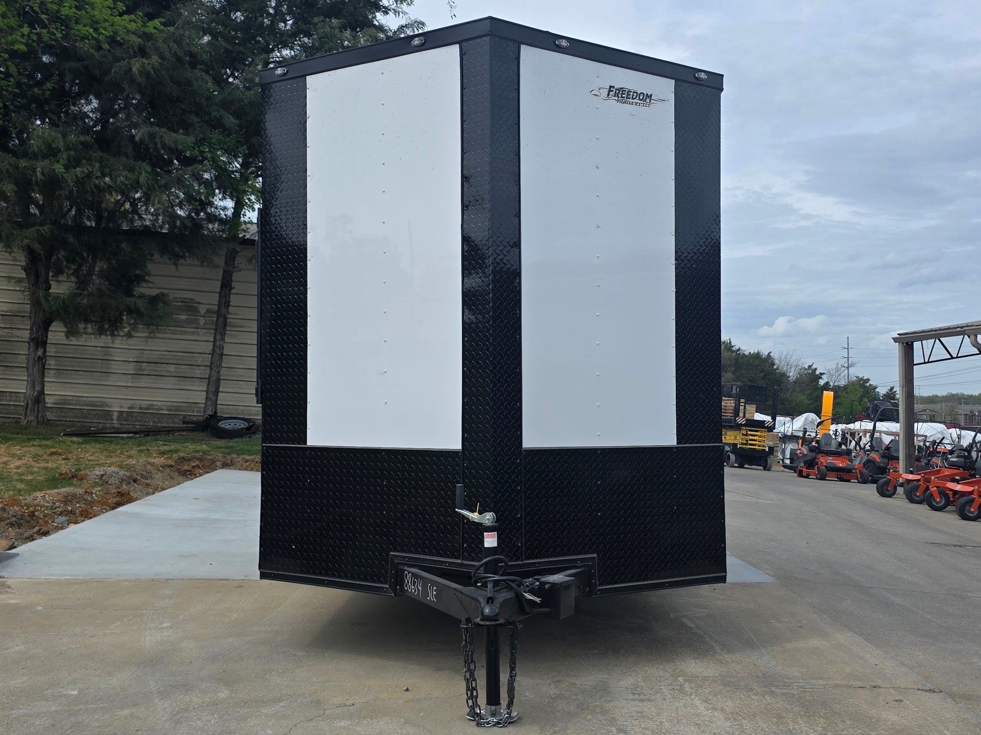 7′ x 14′ White V-Nose Hybrid Enclosed Trailer with 6′ Gate - Image 8
