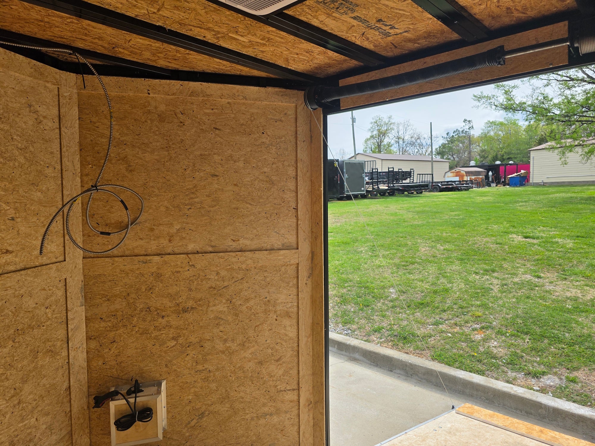 7′ x 14′ White V-Nose Hybrid Enclosed Trailer with 6′ Gate - Image 19