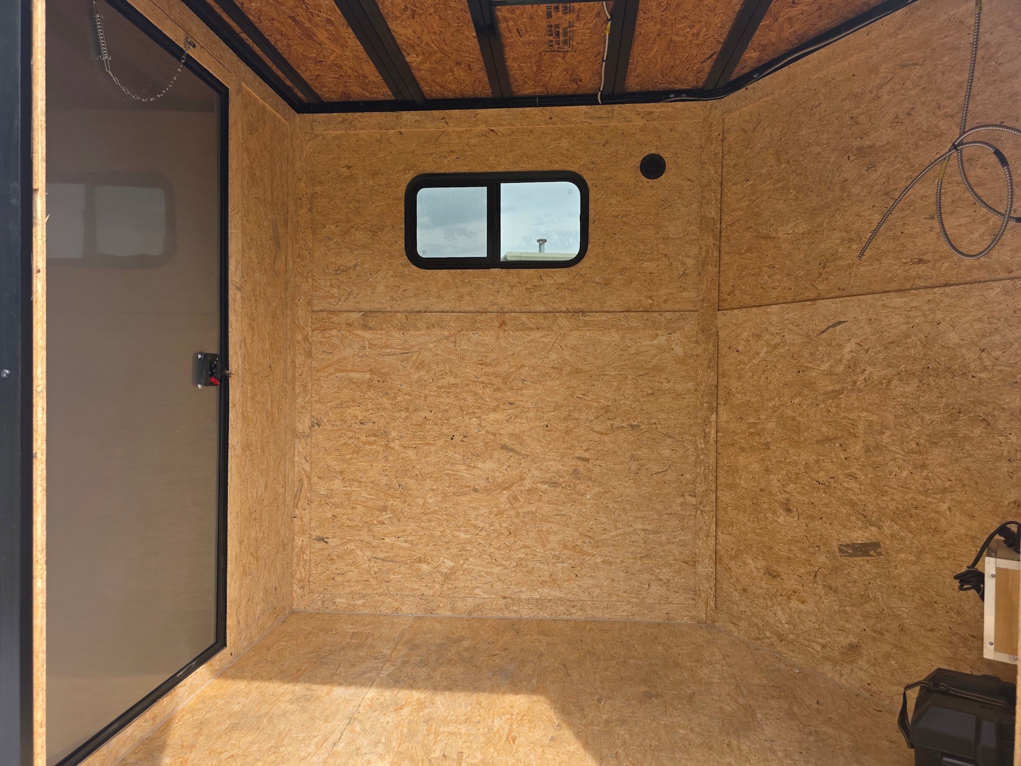 7′ x 14′ White V-Nose Hybrid Enclosed Trailer with 6′ Gate - Image 17