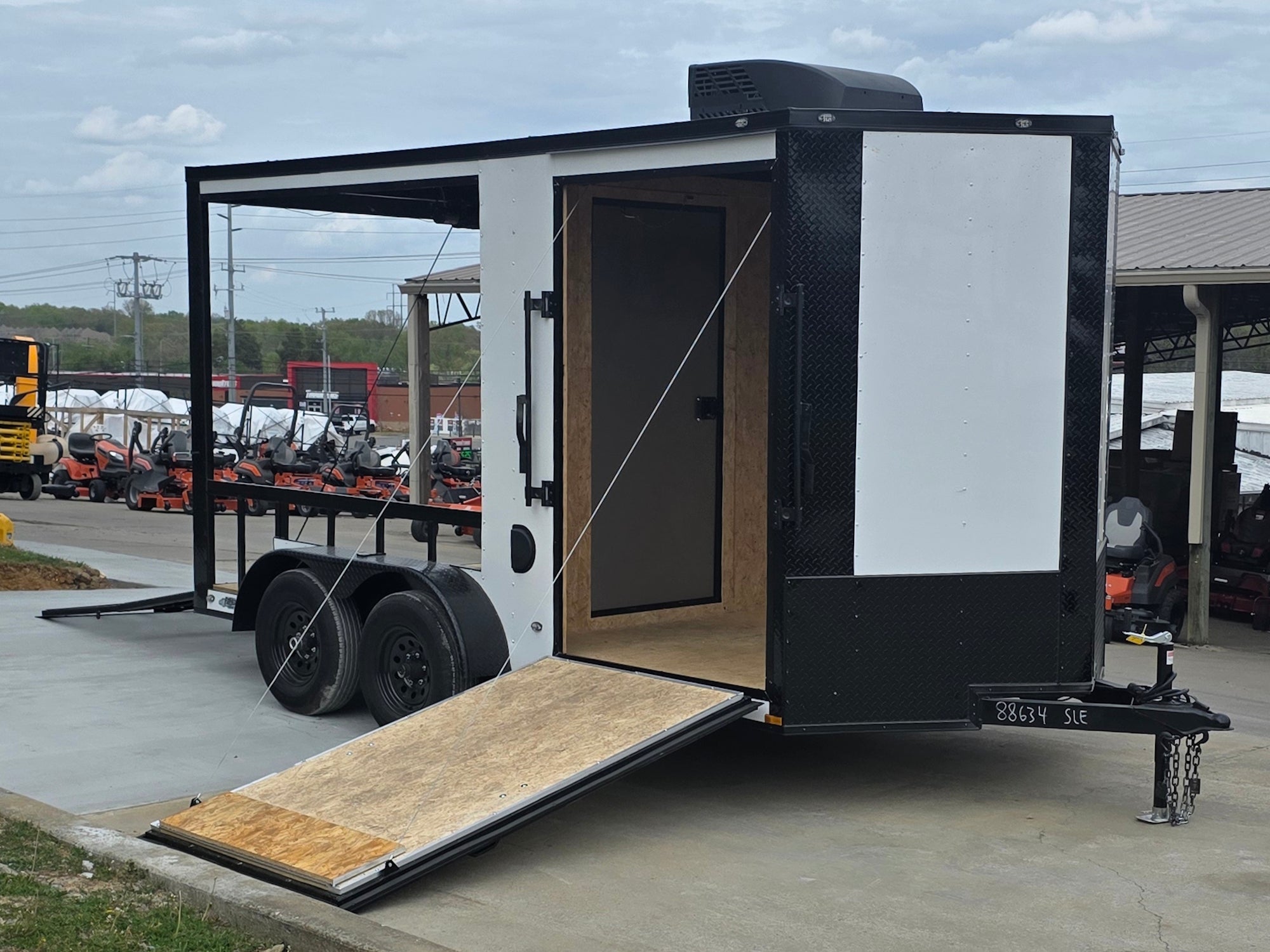 7′ x 14′ White V-Nose Hybrid Enclosed Trailer with 6′ Gate - Image 9