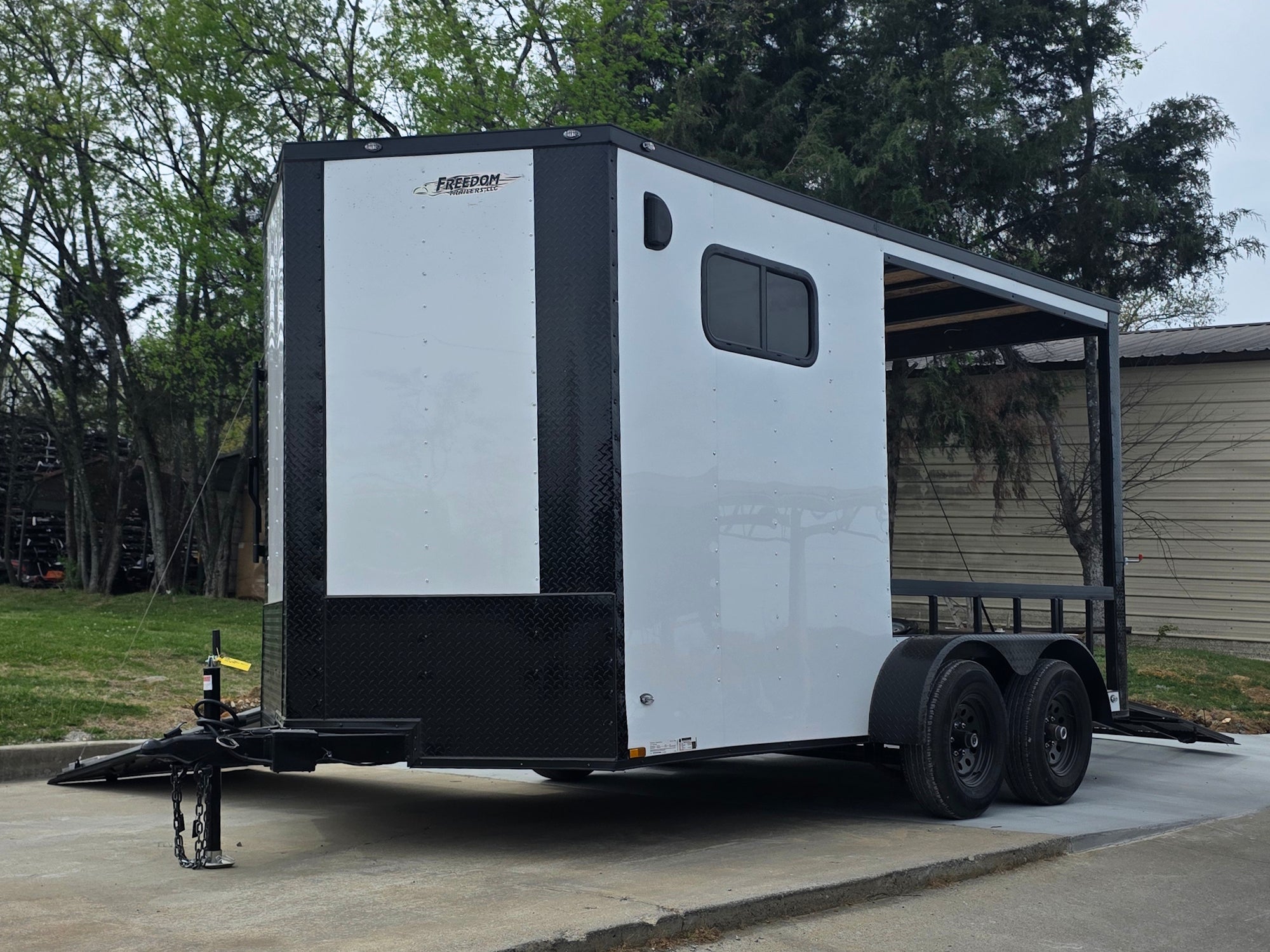 7′ x 14′ White V-Nose Hybrid Enclosed Trailer with 6′ Gate - Image 15
