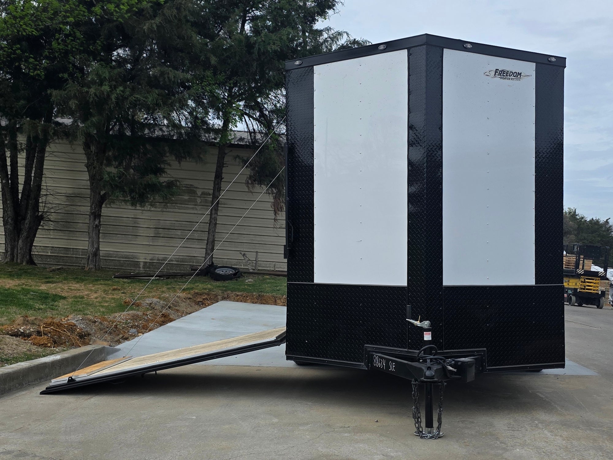 7′ x 14′ White V-Nose Hybrid Enclosed Trailer with 6′ Gate - Image 16