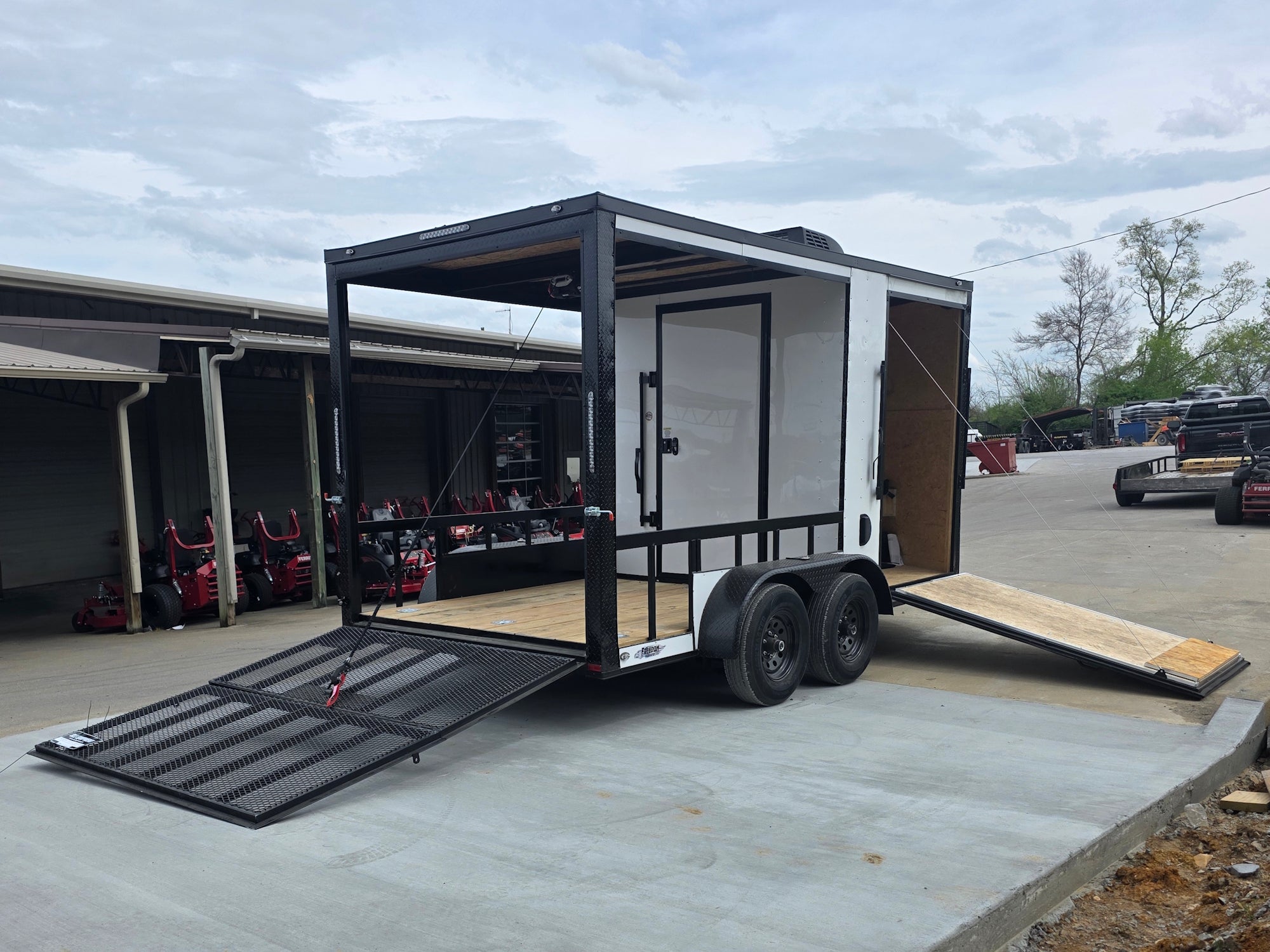 7′ x 14′ White V-Nose Hybrid Enclosed Trailer with 6′ Gate - Image 11