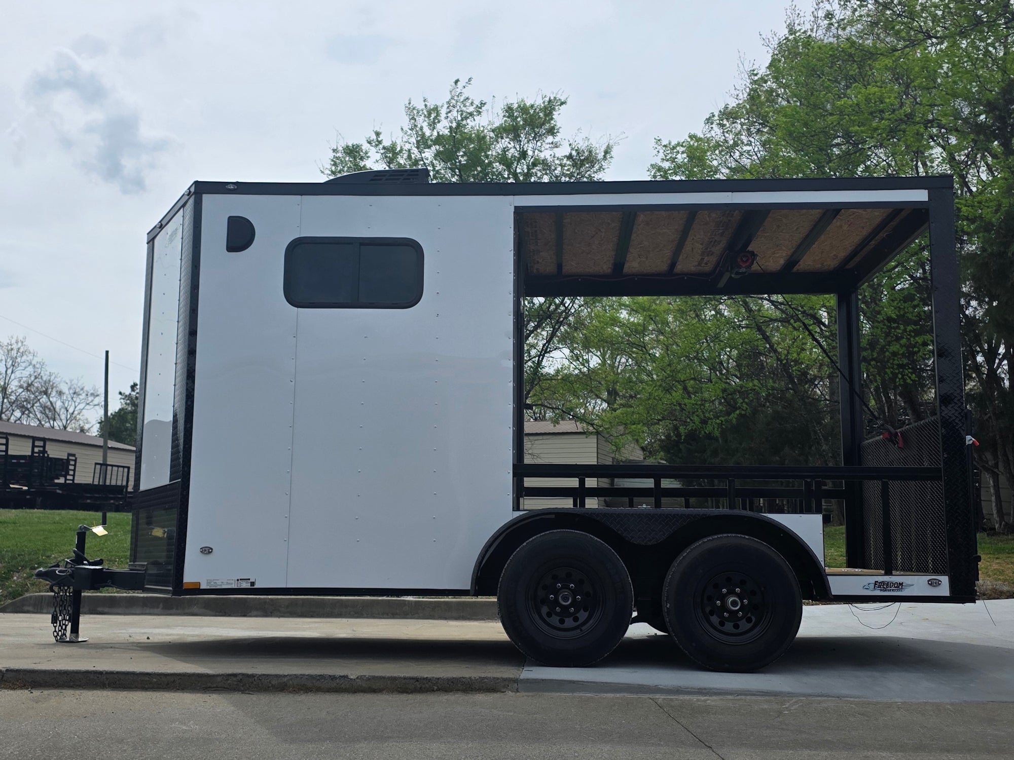 7′ x 14′ White V-Nose Hybrid Enclosed Trailer with 6′ Gate - Image 6