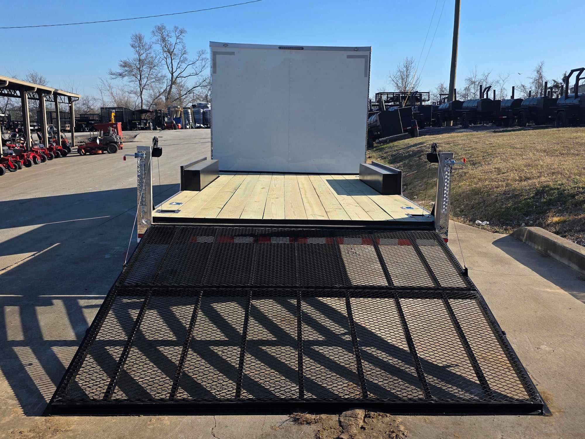 8.5 X 22 Hybrid Enclosed Trailer With 30amp Electric Package (2) 5,200lb Axles - Image 11