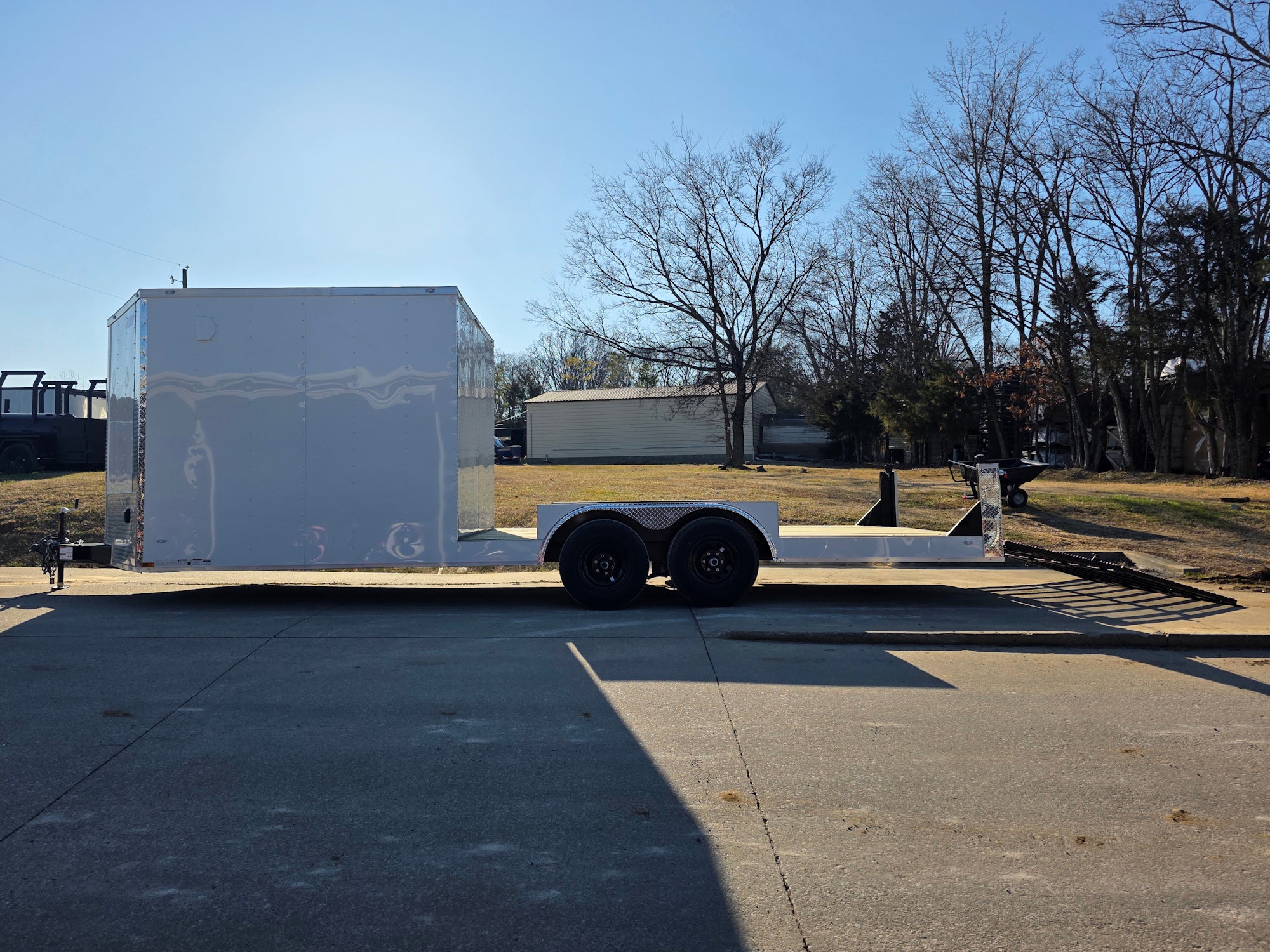 8.5 X 22 Hybrid Enclosed Trailer With 30amp Electric Package (2) 5,200lb Axles - Image 7