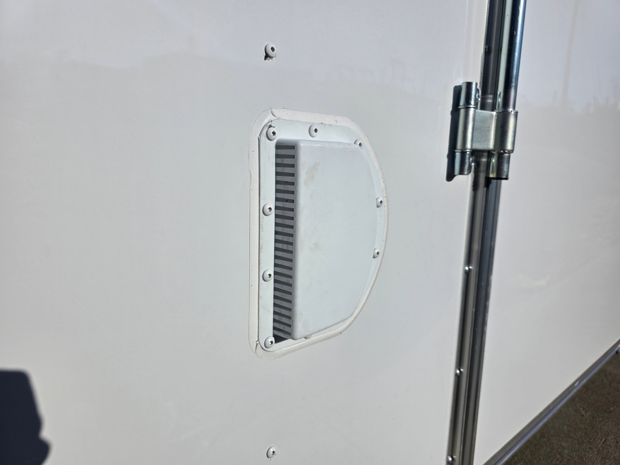 8.5 X 22 Hybrid Enclosed Trailer With 30amp Electric Package (2) 5,200lb Axles - Image 26
