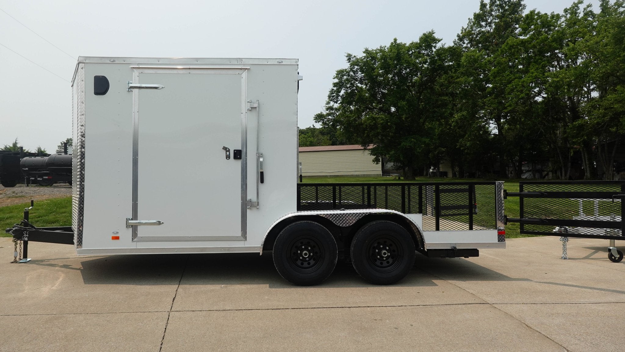 7×16 Tandem White V-Nose Hybrid Enclosed Trailer - Image 5