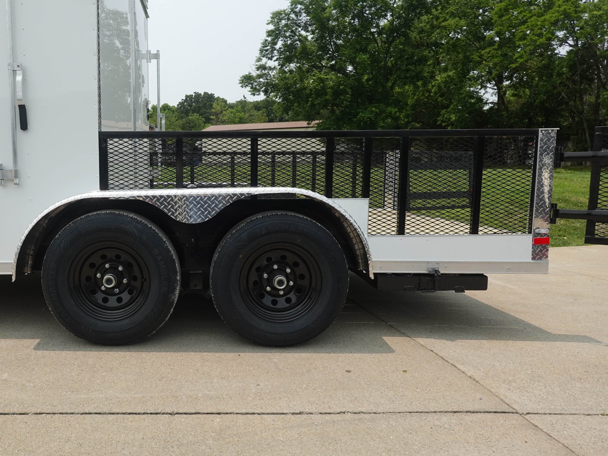 7×16 Tandem White V-Nose Hybrid Enclosed Trailer - Image 6