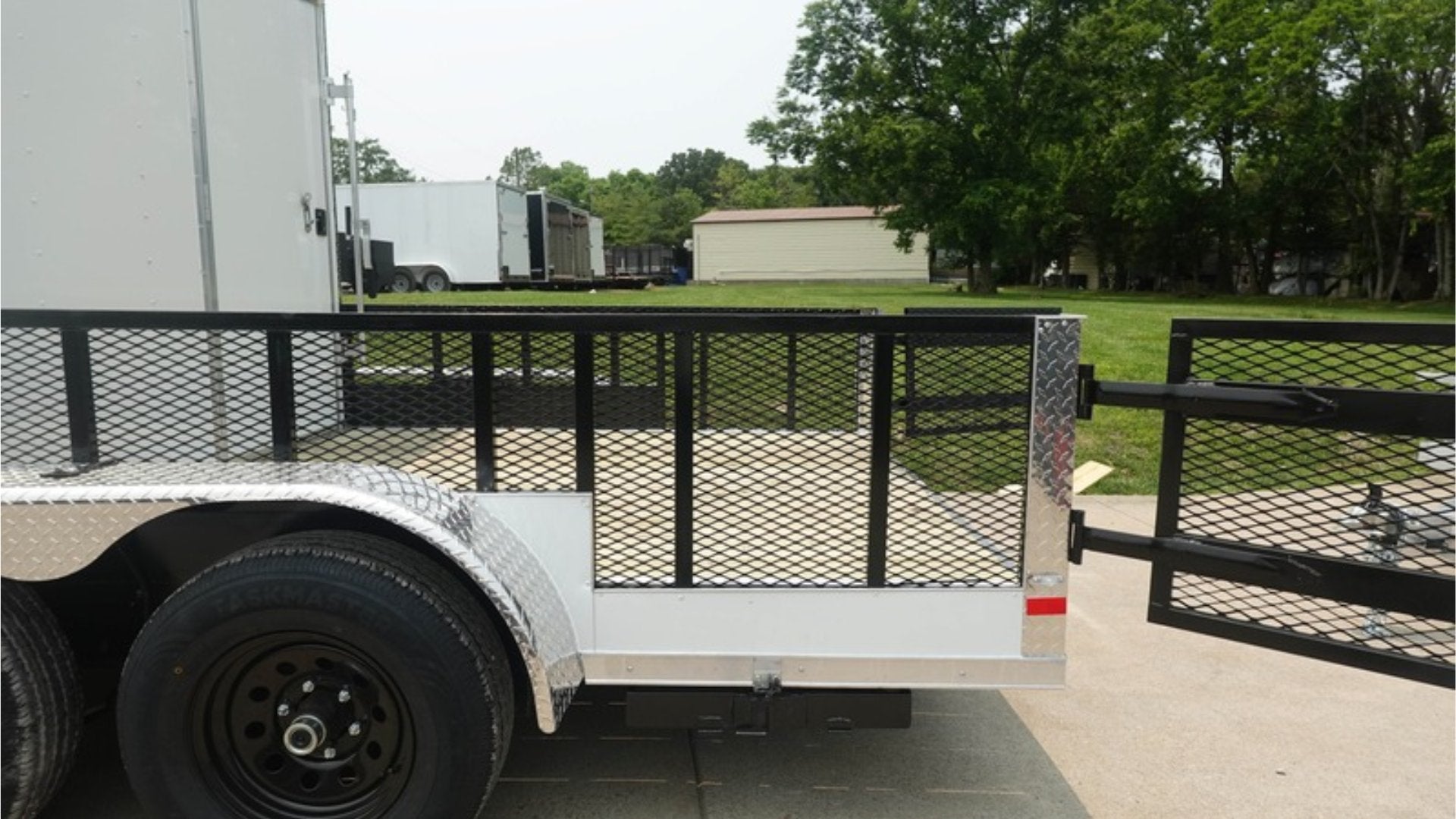 7×16 Tandem White V-Nose Hybrid Enclosed Trailer - Image 7