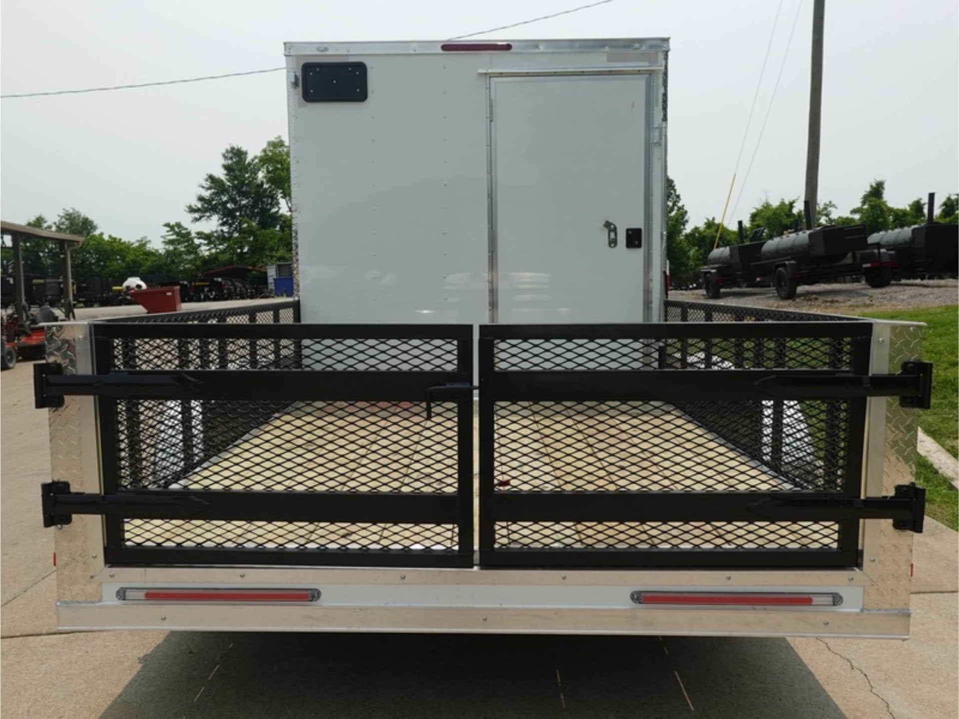 7×16 Tandem White V-Nose Hybrid Enclosed Trailer - Image 10