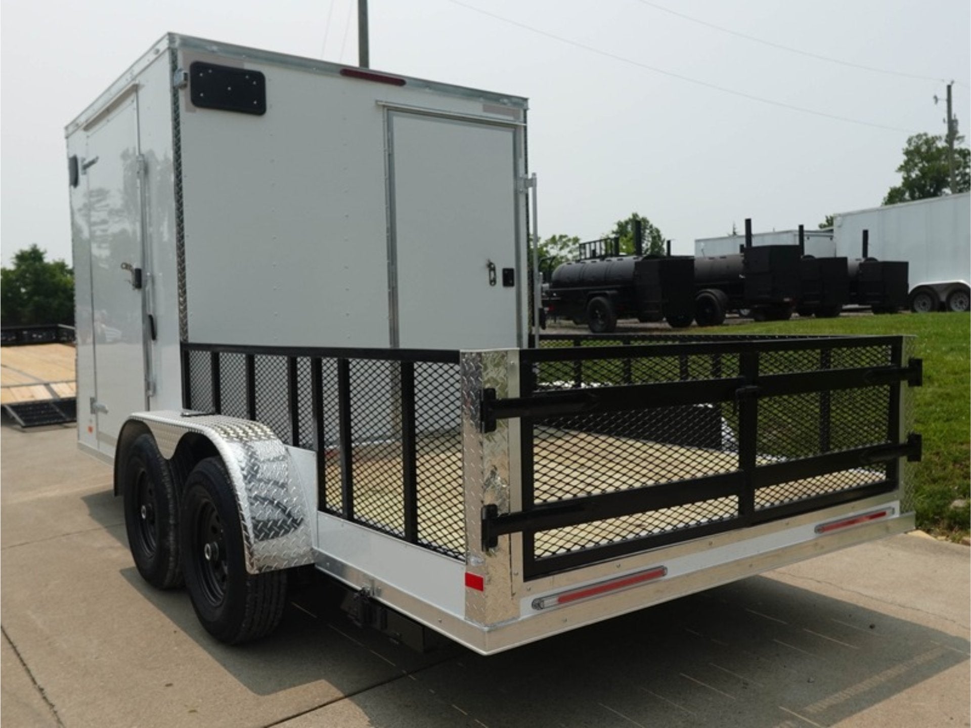 7×16 Tandem White V-Nose Hybrid Enclosed Trailer - Image 13