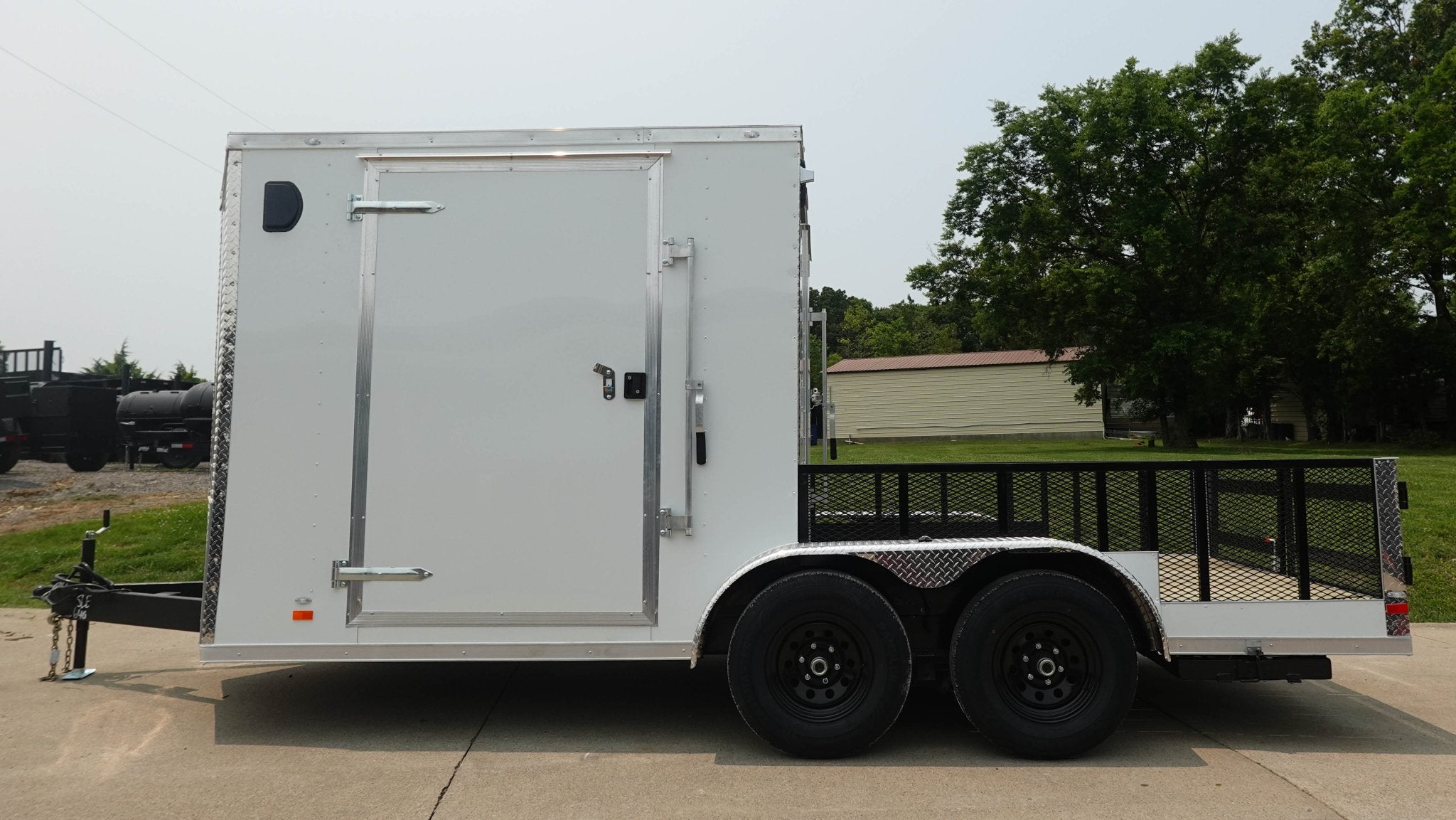 7×16 Tandem White V-Nose Hybrid Enclosed Trailer - Image 4