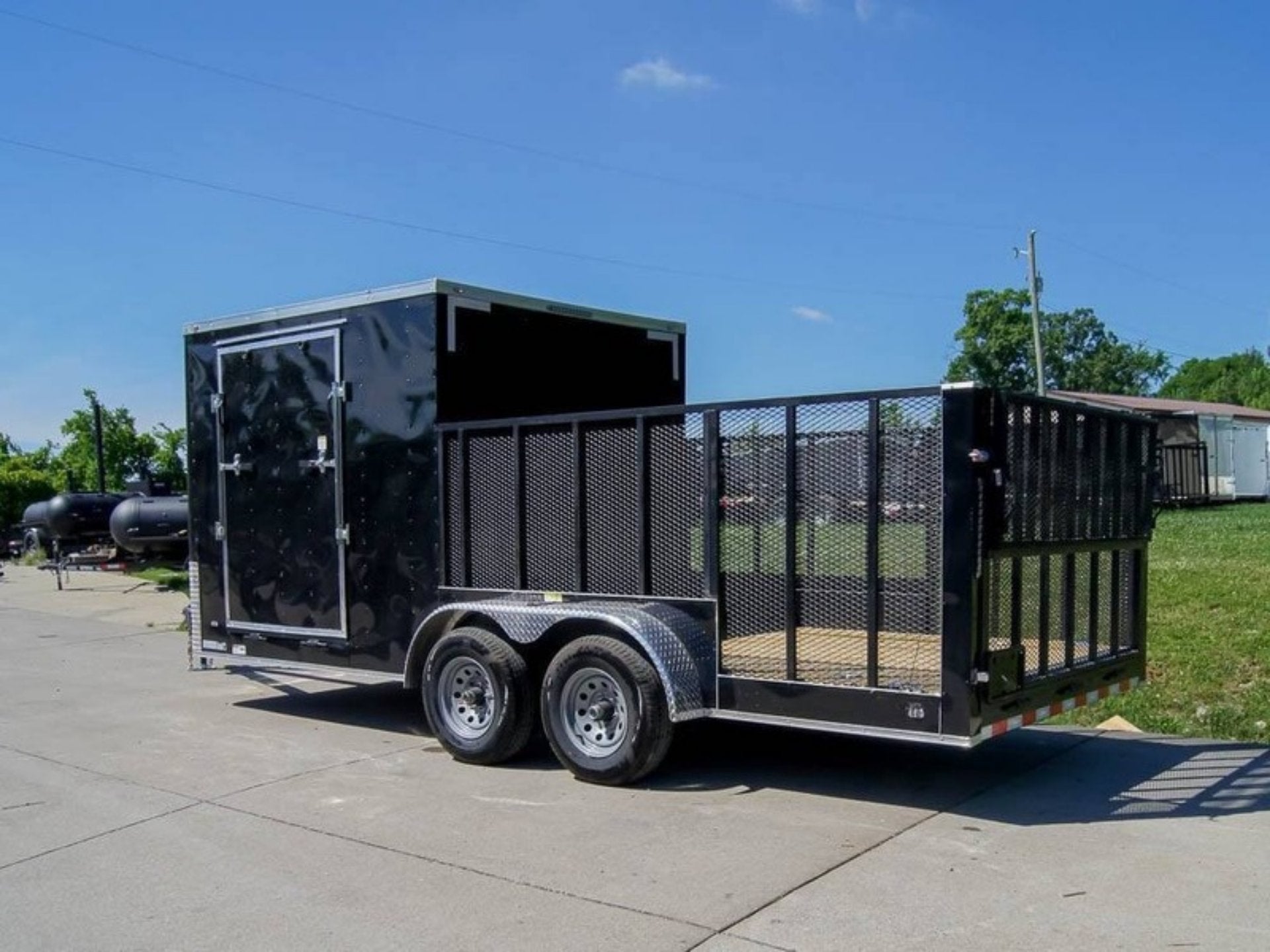 7×18 Hybrid Flat-Nose Enclosed Trailer with 4ft Mesh Deck Storage - Image 3
