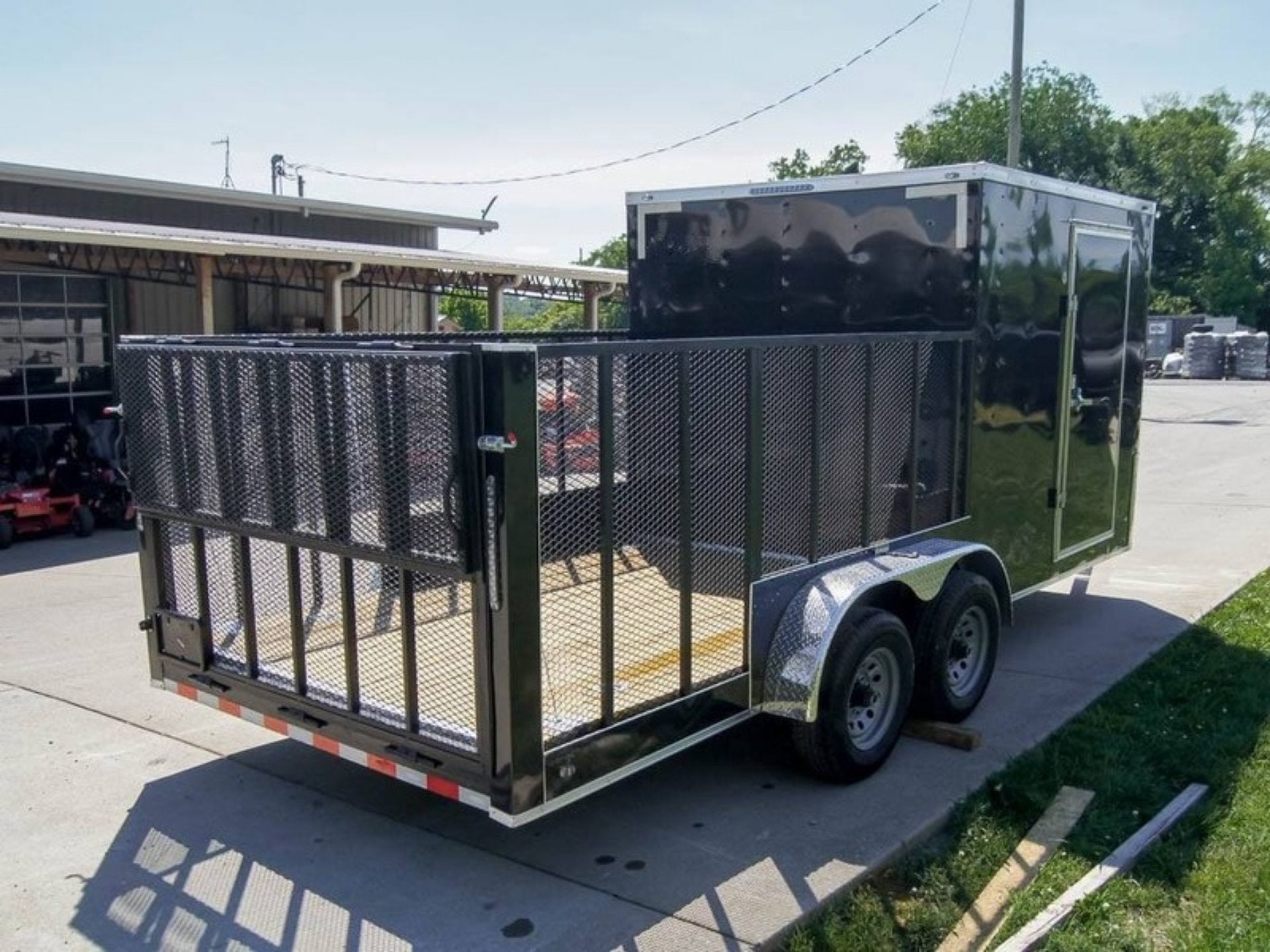 7×18 Hybrid Flat-Nose Enclosed Trailer with 4ft Mesh Deck Storage - Image 7