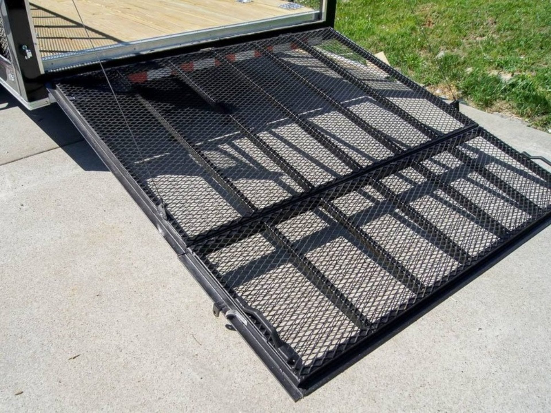 7×18 Hybrid Flat-Nose Enclosed Trailer with 4ft Mesh Deck Storage - Image 9