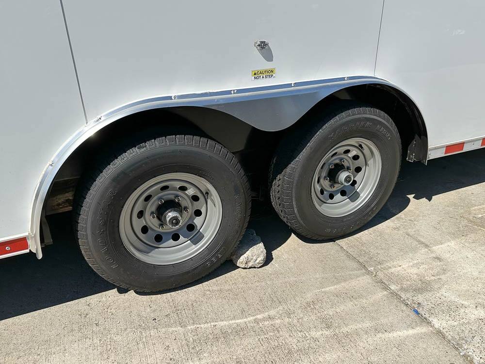 8.5×24 V-Nose Tandem Enclosed Trailer with Elect Pkg A/C and Cabinets - Image 9