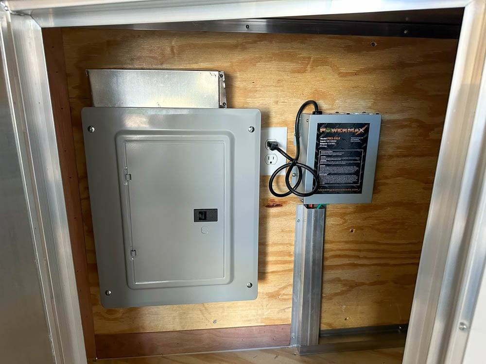 8.5×24 V-Nose Tandem Enclosed Trailer with Elect Pkg A/C and Cabinets - Image 22