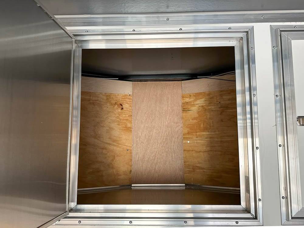 8.5×24 V-Nose Tandem Enclosed Trailer with Elect Pkg A/C and Cabinets - Image 23