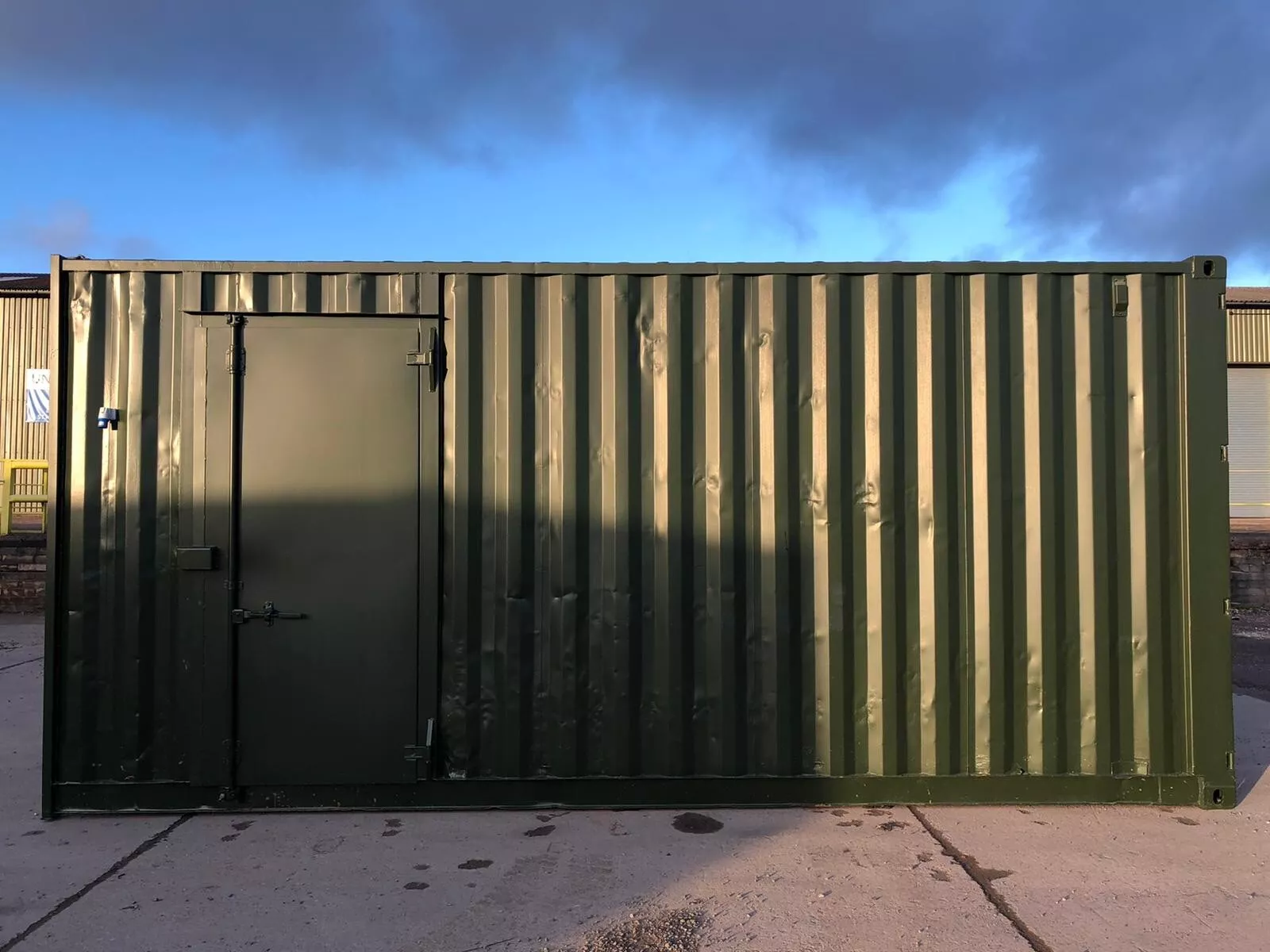20 x 8Ft 9ft 6 high cube Container, With Anti Condensation, Lighting & Shelving. - Image 5