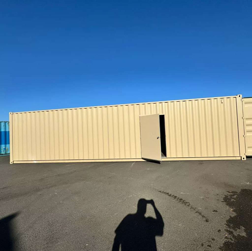 40ft shipping container with man door - Image 10